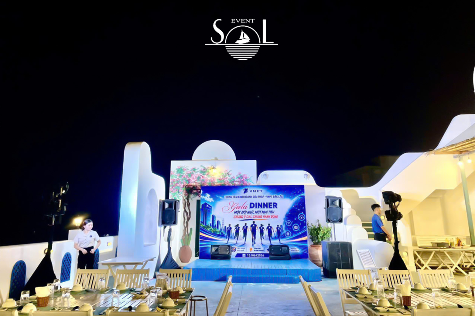 Dịch vụ thi công sân khấu và tổ chức Gala Dinner chuyên nghiệp